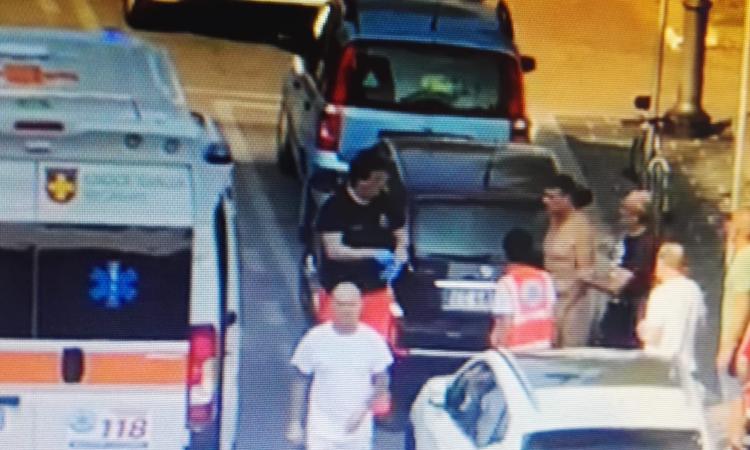 Porto Recanati, uomo si aggira nudo per le vie del centro (VIDEO) Porto Recanati, uomo si aggira nudo per le vie del centro (VIDEO)