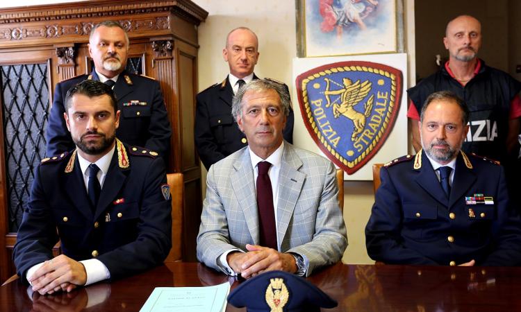 "Stragi del sabato sera", 266 veicoli controllati e 53 patenti ritirate: vasta operazione della Polizia Stradale (FOTO E VIDEO) "Stragi del sabato sera", 266 veicoli controllati e 53 patenti ritirate: vasta operazione della Polizia Stradale (FOTO E VIDEO)