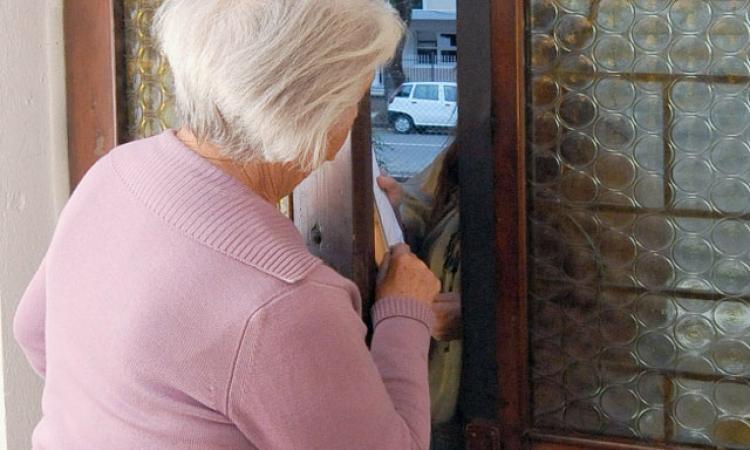 Sarnano, il sindaco: "Falsi incaricati al controllo della differenziata, non fateli entrare" Sarnano, il sindaco: "Falsi incaricati al controllo della differenziata, non fateli entrare"