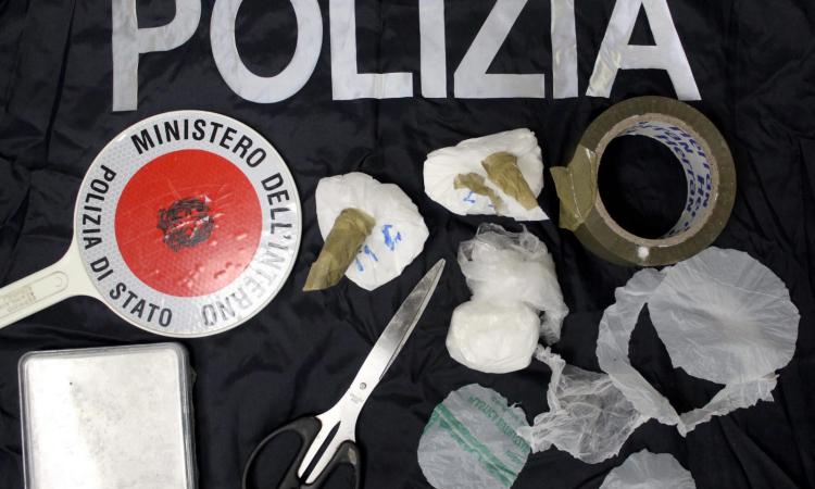 Potenza Picena, la Polizia scova un deposito di droga: scatta la denuncia