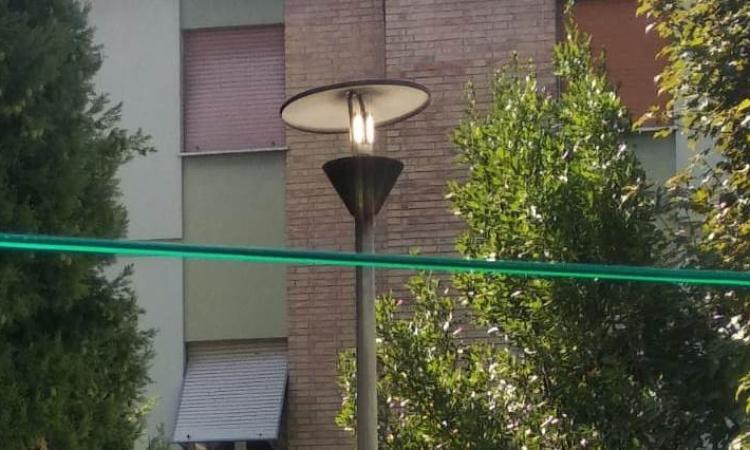 Macerata, i residenti del quartiere San Francesco: "Luci accese di giorno, ma spente di notte" Macerata, i residenti del quartiere San Francesco: "Luci accese di giorno, ma spente di notte"