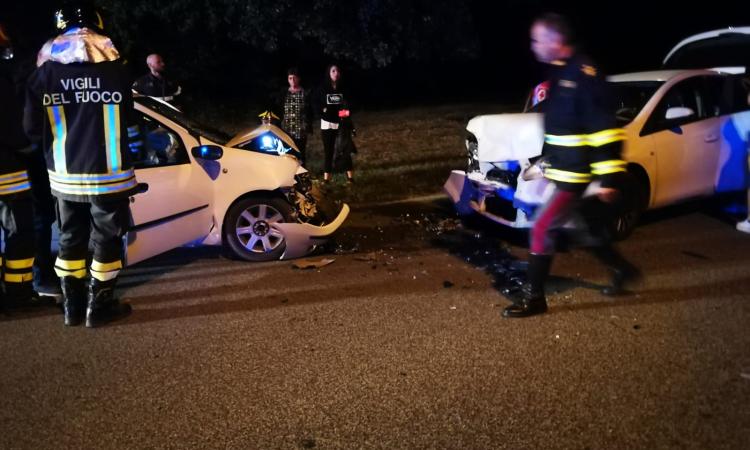 Corridonia, scontro frontale tra due auto: 4 ragazze al pronto soccorso (FOTO)