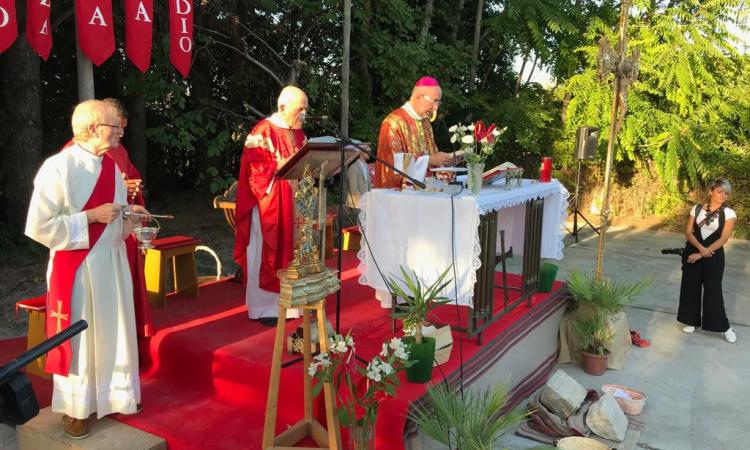 Villa Potenza, il vescovo Marconi benedice la prima pietra del nuovo salone polifunzionale Villa Potenza, il vescovo Marconi benedice la prima pietra del nuovo salone polifunzionale