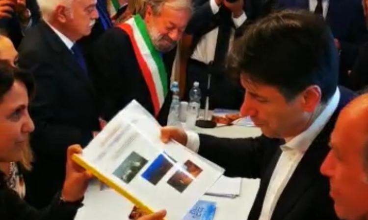 "Patto per l'Alto Nera", documento contro la desertificazione del territorio consegnato al premier Conte "Patto per l'Alto Nera", documento contro la desertificazione del territorio consegnato al premier Conte