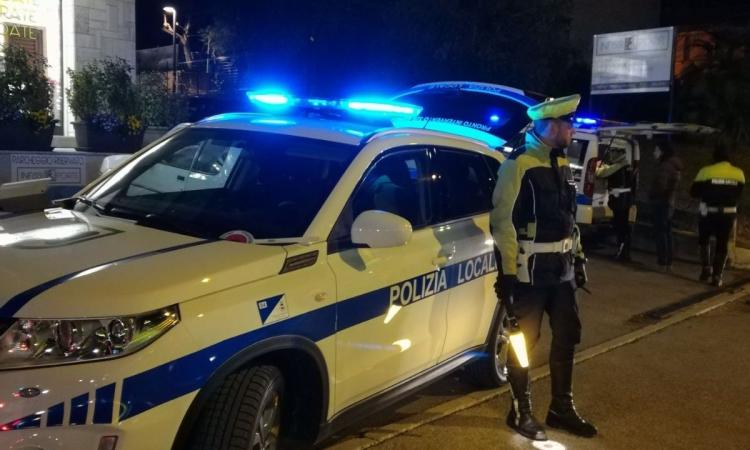 Tolentino, non si ferma all'alt della Polizia Locale: nei guai un 31enne Tolentino, non si ferma all'alt della Polizia Locale: nei guai un 31enne