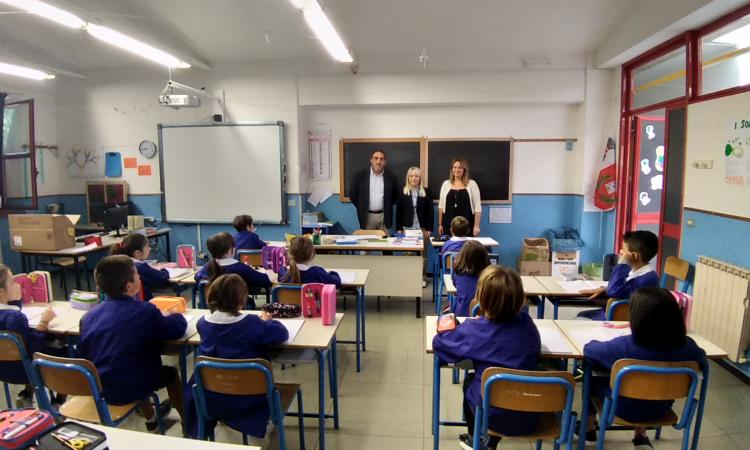 San Severino, nuovo anno scolastico: il sindaco Piermattei in visita al plesso di Cesolo San Severino, nuovo anno scolastico: il sindaco Piermattei in visita al plesso di Cesolo