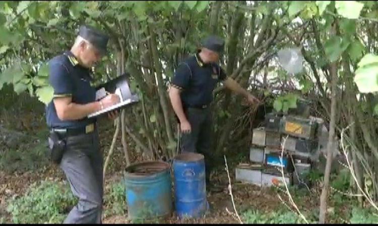 Camerino, discarica abusiva con rifiuti pericolosi: denunciato il proprietario Camerino, discarica abusiva con rifiuti pericolosi: denunciato il proprietario