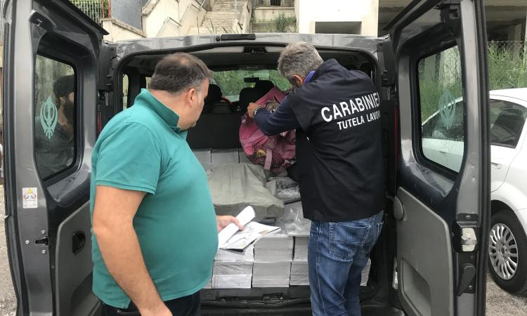 Civitanova, lotta al caporalato. Lavoratori sfruttati e mal pagati per distribuire volantini: blitz dei carabinieri Civitanova, lotta al caporalato. Lavoratori sfruttati e mal pagati per distribuire volantini: blitz dei carabinieri