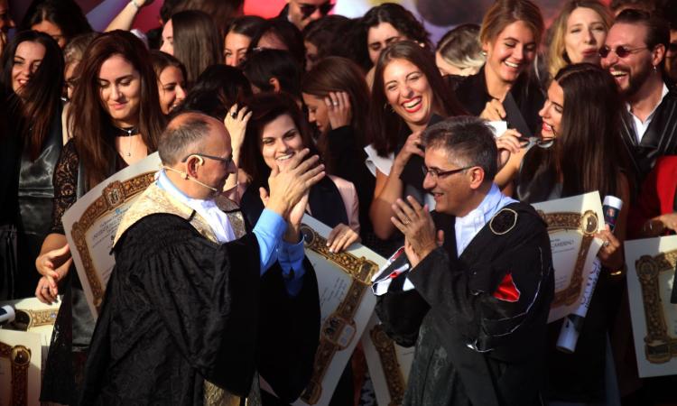 Camerino, Festa della Laurea 2019: oltre 400 studenti in Agorà (FOTOGALLERY) Camerino, Festa della Laurea 2019: oltre 400 studenti in Agorà (FOTOGALLERY)