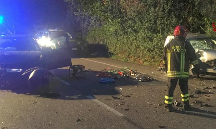 Tolentino, incidente in via Santa Lucia: muore Sandro Piancatelli, il figlio trasferito a Torrette (FOTO) Tolentino, incidente in via Santa Lucia: muore Sandro Piancatelli, il figlio trasferito a Torrette (FOTO)