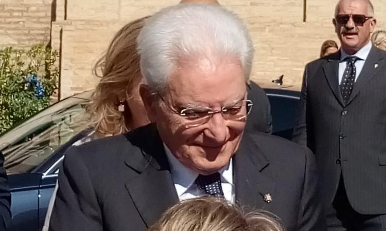 "Presidente!", Recanati saluta Sergio Mattarella (FOTO E VIDEO)