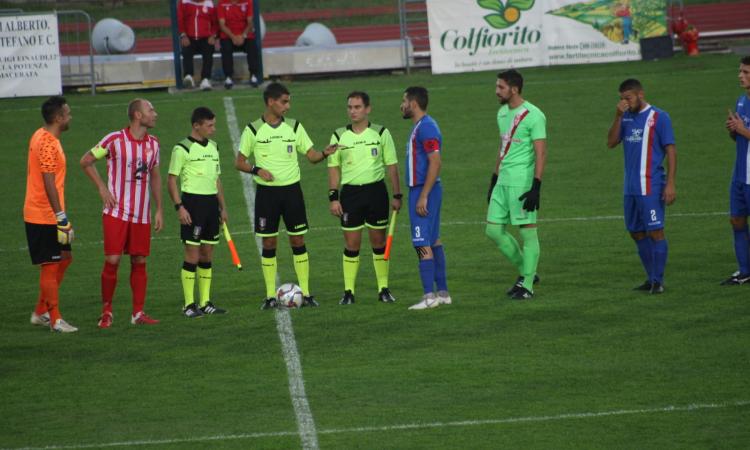 Coppa Italia, 0-0 tra Maceratese e Chiesanuova: partita interrotta per un'ora causa maltempo (VIDEO e FOTO) Coppa Italia, 0-0 tra Maceratese e Chiesanuova: partita interrotta per un'ora causa maltempo (VIDEO e FOTO)