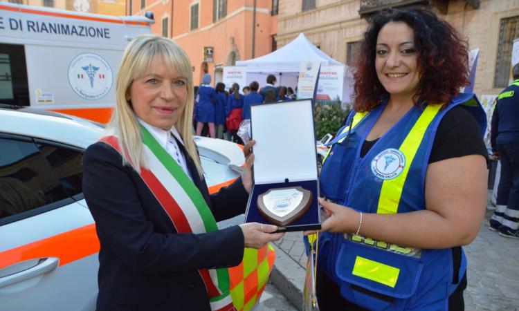 San Severino, in piazza i volontari e le ambulanze di "Mille e 118 Miglia del Soccorso" (FOTO)