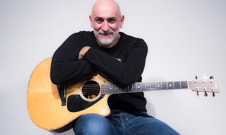 Tolentino, da Zelig al Politeama: Sergio Sgrilli apre la rassegna Aperitivo Cabaret