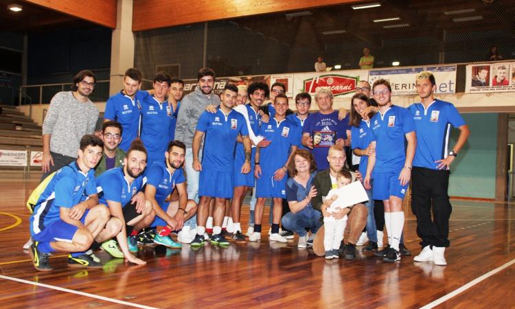 A San Severino tutti in campo per la "Partita del Guerriero" in ricordo di Matteo Falistocco (FOTO) A San Severino tutti in campo per la "Partita del Guerriero" in ricordo di Matteo Falistocco (FOTO)