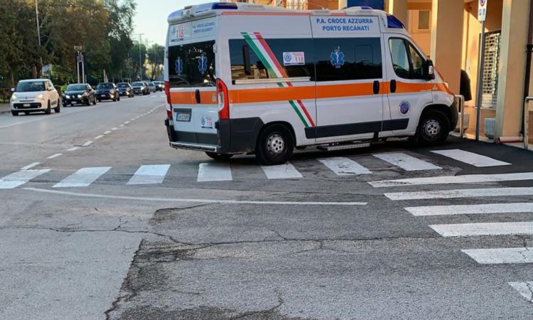 Porto Recanati, auto contro bici: 50enne trasferita al pronto soccorso Porto Recanati, auto contro bici: 50enne trasferita al pronto soccorso