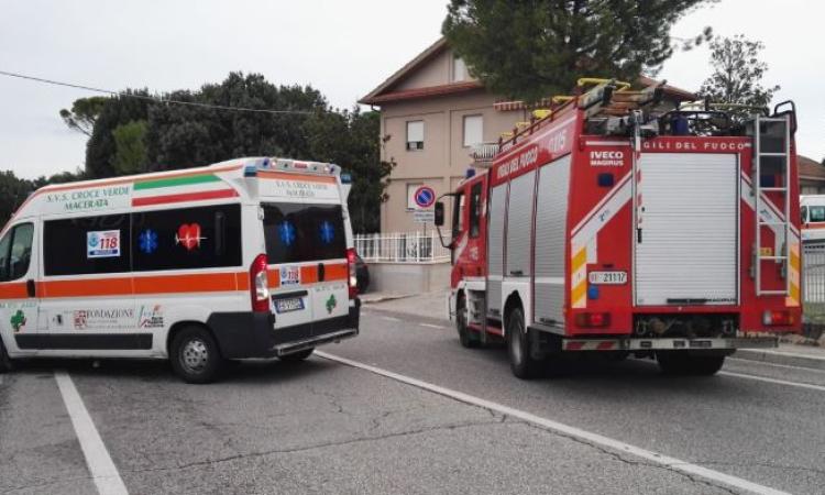 Auto ribaltata a Corridonia, una donna finisce in ospedale