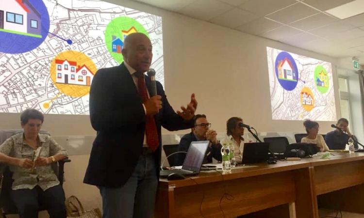 Camerino, il punto sulla ricostruzione: grande partecipazione all'assemblea pubblica Camerino, il punto sulla ricostruzione: grande partecipazione all'assemblea pubblica