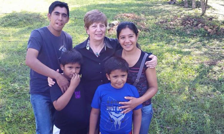 Un'associazione al fianco dei bambini abbandonati: la storia di Rosanna Cervelli Un'associazione al fianco dei bambini abbandonati: la storia di Rosanna Cervelli