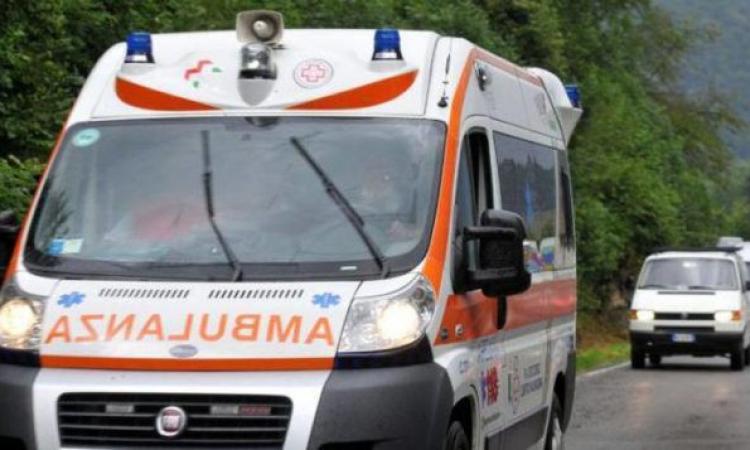 Petriolo, cade in casa e batte la testa: uomo trasportato a Torrette