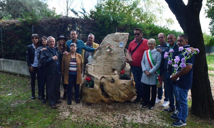 San Severino, una fontana in ricordo del piccolo Simone, il papà: "Mio figlio vive con noi" (FOTO)