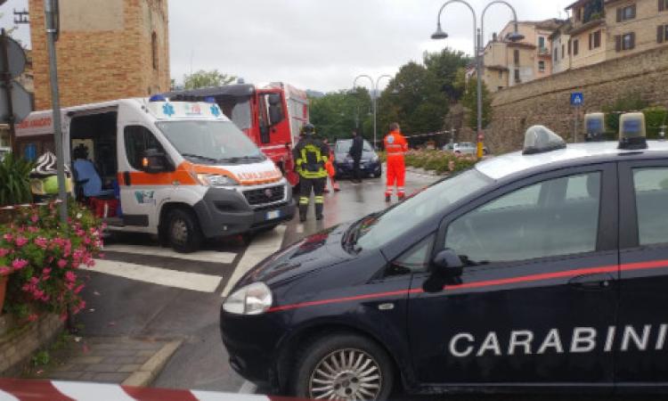 Vigilato e piantonato in ospedale il 53enne che ha seminato il panico a Tolentino