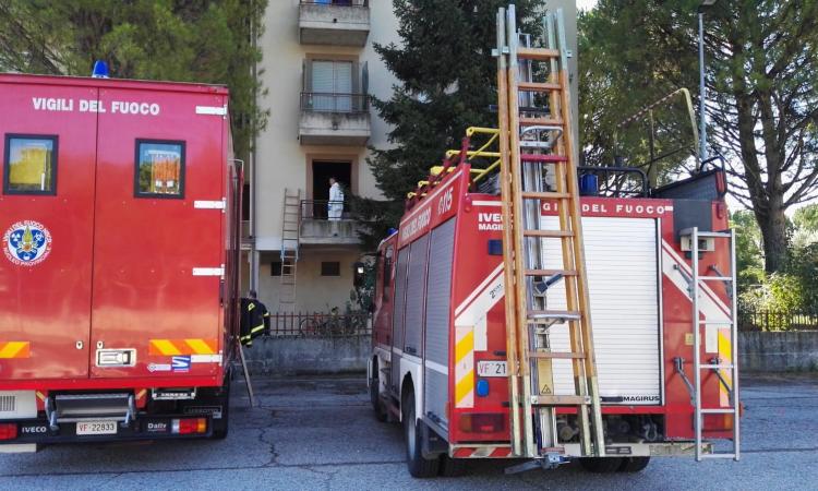 Macerata, sopralluogo di Vigili del Fuoco e Carabinieri nell'abitazione dell'ex compagna di Oseghale (FOTO)