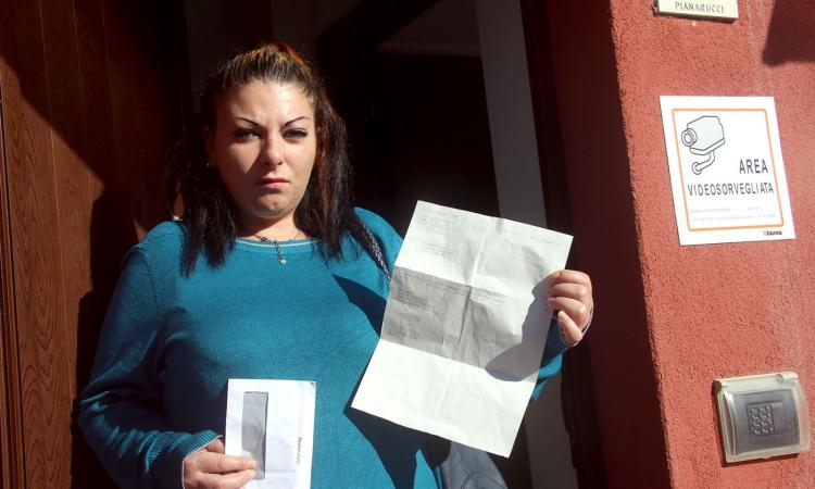 Tolentino, "Sfrattata al quarto mese di gravidanza senza un motivo": la denuncia di una donna (FOTO) Tolentino, "Sfrattata al quarto mese di gravidanza senza un motivo": la denuncia di una donna (FOTO)