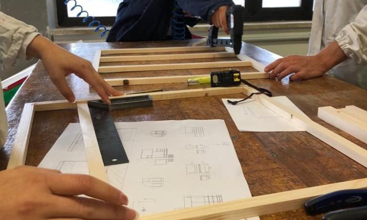 Iscrizioni online alle scuole superiori: a Macerata è boom dei licei, calo per i professionali Iscrizioni online alle scuole superiori: a Macerata è boom dei licei, calo per i professionali