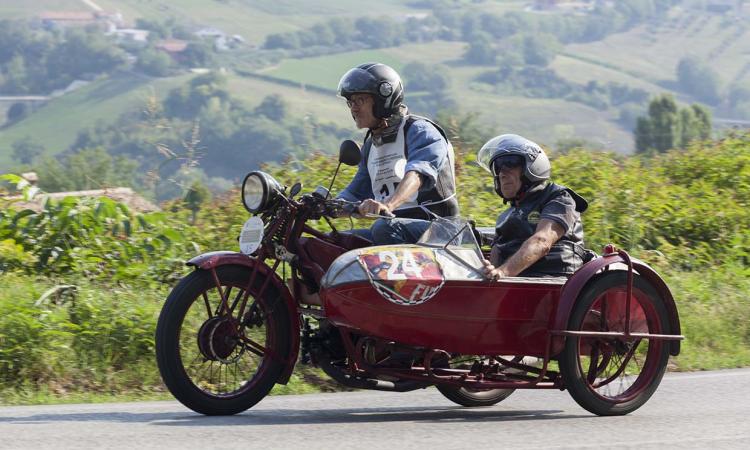 Le moto d'epoca a Recanati: si rievoca il Circuito dell'Infinto Le moto d'epoca a Recanati: si rievoca il Circuito dell'Infinto