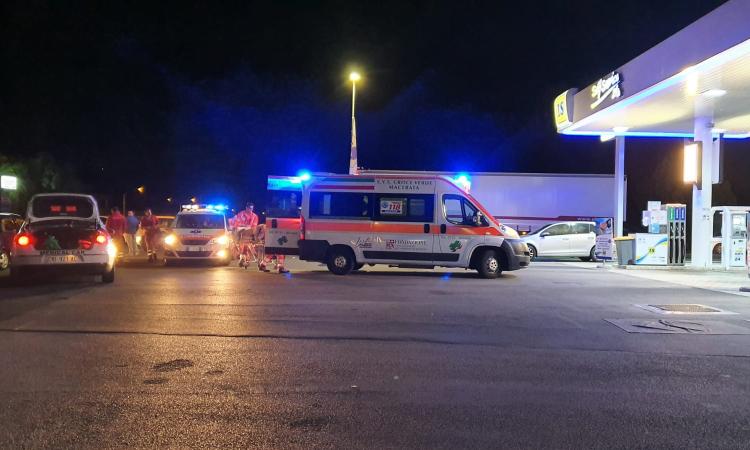 Tamponamento tra due auto a Montecassiano: una donna al pronto soccorso