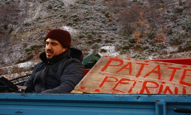 Macerata, il pluripremiato corto di Damiano Giacomelli "La strada vecchia" al cinema Italia
