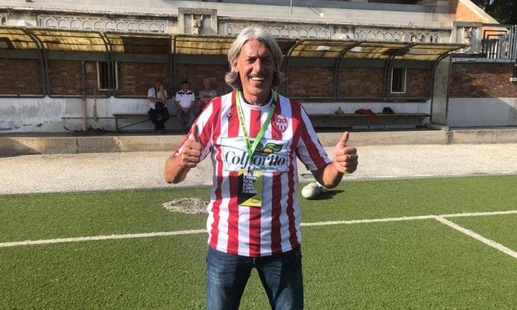 Maceratese, visita a sorpresa di Moreno Torricelli durante gli allenamenti dei baby ai Pini (FOTO)