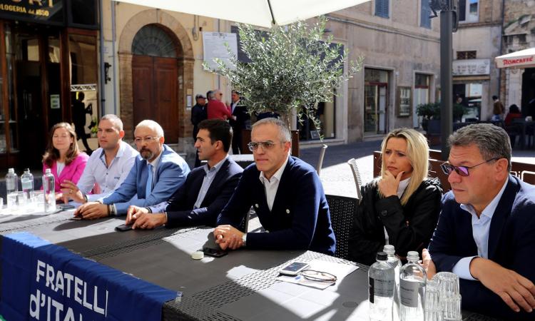 Macerata, Simone Livi e Francesca D'Alessandro aderiscono a Fratelli d'Italia (FOTO) Macerata, Simone Livi e Francesca D'Alessandro aderiscono a Fratelli d'Italia (FOTO)