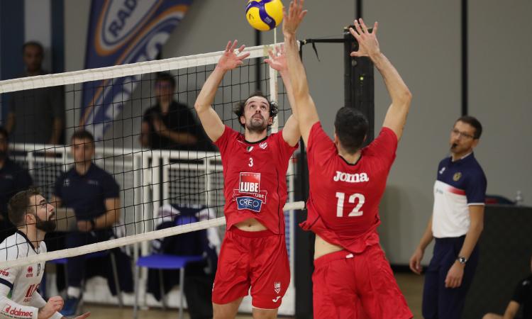 Lube Volley, sfida equilibrata con Trento (2-3) nella Finale del torneo di Mirandola (FOTO) Lube Volley, sfida equilibrata con Trento (2-3) nella Finale del torneo di Mirandola (FOTO)