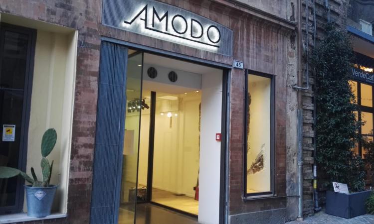Macerata, Amodo abbassa la saracinesca Macerata, Amodo abbassa la saracinesca