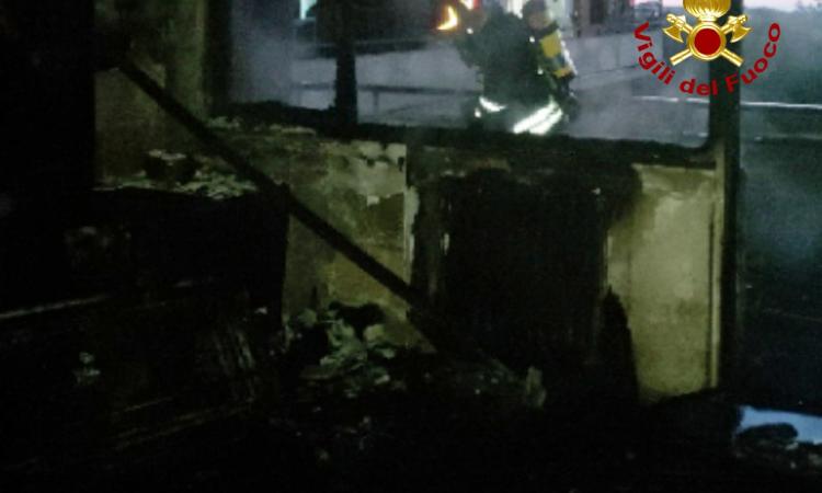 Porto Recanti, incendio al quarto piano dell'Hotel House: abitazione divorata dalle fiamme (FOTO) Porto Recanti, incendio al quarto piano dell'Hotel House: abitazione divorata dalle fiamme (FOTO)