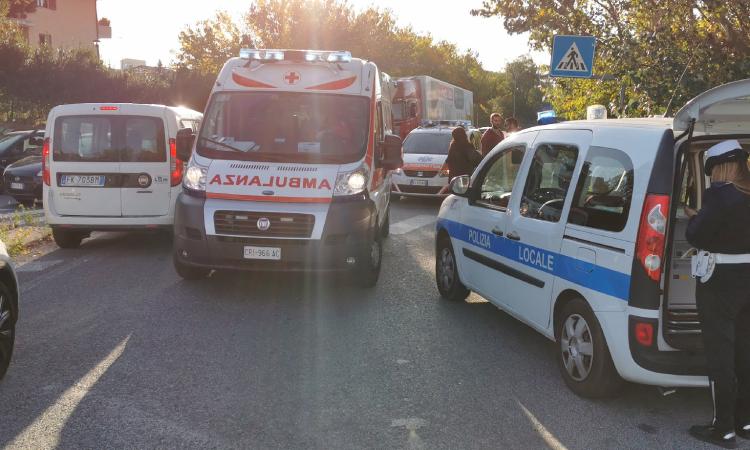 Macerata, investe una donna e non si ferma: la Polizia Locale identifica la conducente dell'auto pirata Macerata, investe una donna e non si ferma: la Polizia Locale identifica la conducente dell'auto pirata