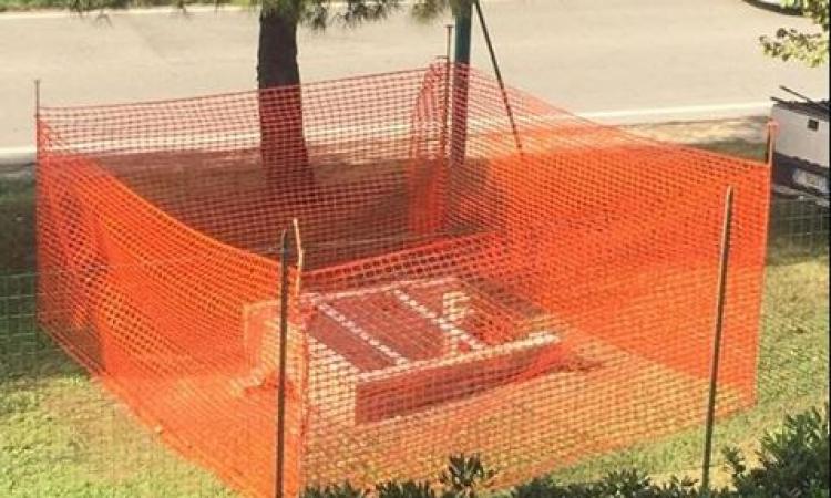 Pozzo a cielo aperto a Civitanova, intervento del Comune per mettere in sicurezza l'area (FOTO) Pozzo a cielo aperto a Civitanova, intervento del Comune per mettere in sicurezza l'area (FOTO)