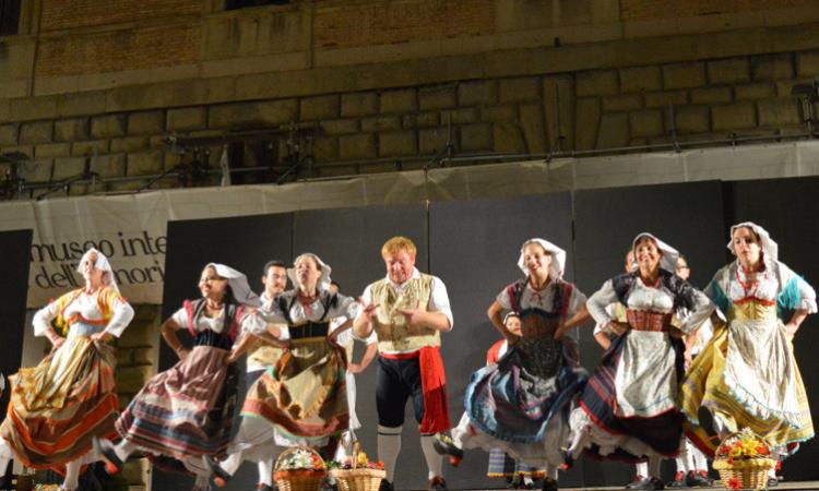 "La sera del dì di festa", grande successo per la manifestazione Tolentino in Folk (FOTO)