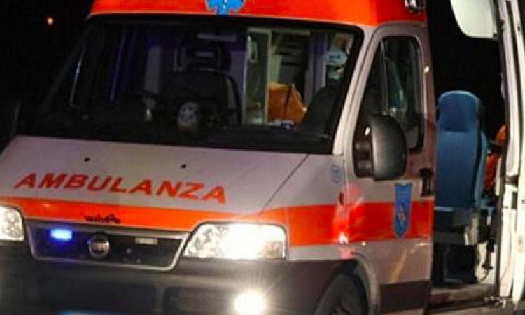 Valfornace, scontro frontale tra due auto: due feriti all'ospedale