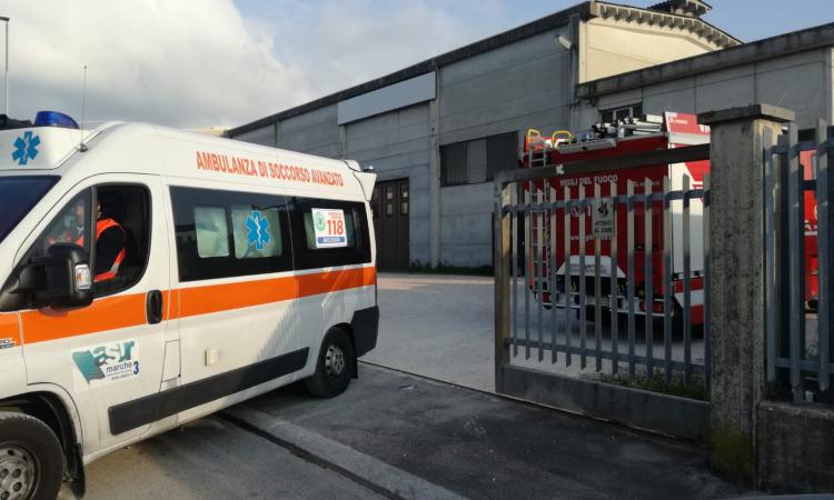 Tolentino, tragico incidente sul lavoro: muore il titolare dell'azienda Pettinari (FOTO) Tolentino, tragico incidente sul lavoro: muore il titolare dell'azienda Pettinari (FOTO)