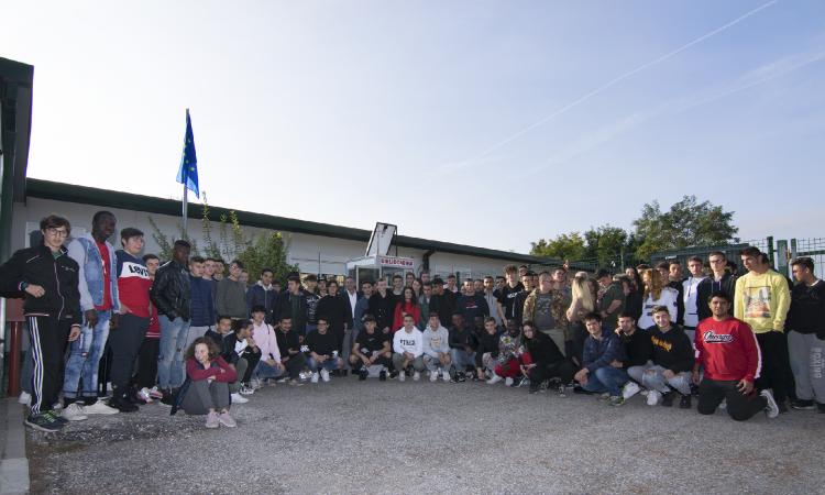 La bibliocabina: un piccolo "granaio" per la comunità camerte