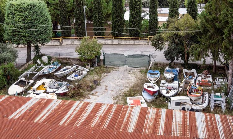Porto Potenza, deposito in area privata di natanti sequestrati, M5S: "Stanno lì a marcire da anni"
