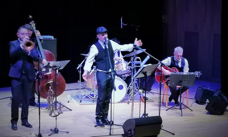 La carica swing degli Abat-Jour Quintet conquista il Politeama di Tolentino (FOTO) La carica swing degli Abat-Jour Quintet conquista il Politeama di Tolentino (FOTO)