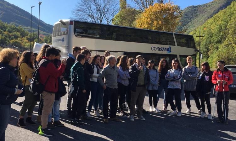 Castelsantangelo sul Nera, studenti dell'Agrario di Macerata alla manifestazione "Sibillini alla riscossa"
