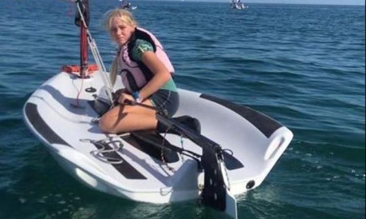 La maceratese Benedetta Cruciani in gara per la Coppa dei Campioni di Vela in Sardegna