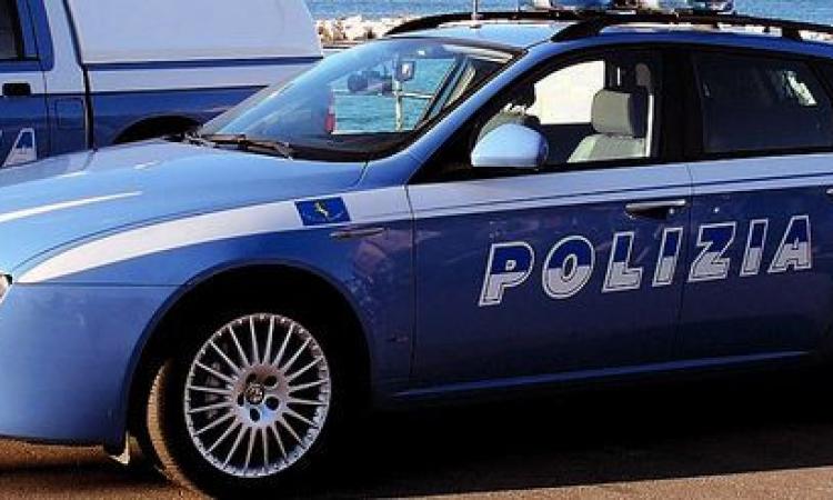 Civitanova, scoperto con la droga dentro lo zaino: denunciato un giovane Civitanova, scoperto con la droga dentro lo zaino: denunciato un giovane