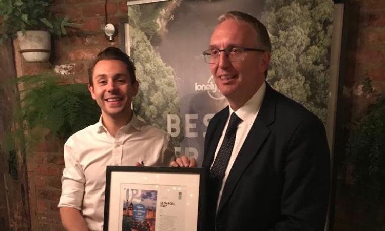 Marche seconda regione più bella del mondo: Ceriscioli ritira il premio a Londra Marche seconda regione più bella del mondo: Ceriscioli ritira il premio a Londra