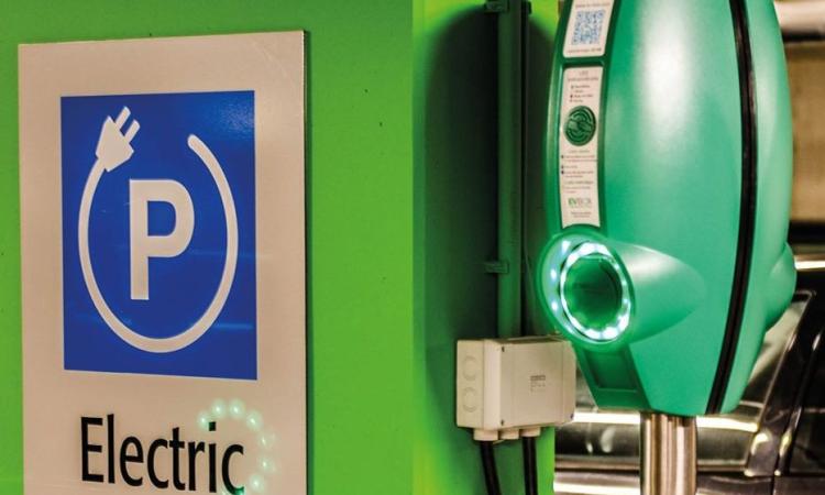Civitanova diventa eco-sostenibile: arrivano le colonnine per la ricarica di mezzi elettrici Civitanova diventa eco-sostenibile: arrivano le colonnine per la ricarica di mezzi elettrici